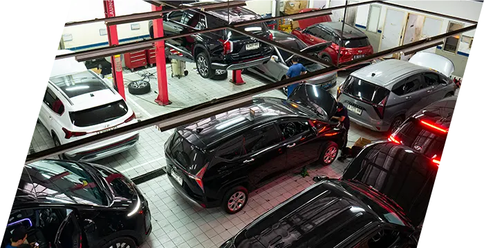 Fasilitas service bay luas dan modern di bengkel resmi Hyundai Jakarta Barat